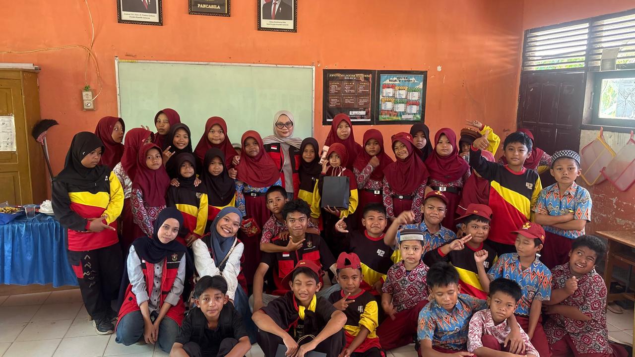 kenalkan-isi-piringku-sejak-dini-mahasiswa-kkn-t-unhas-ajak-siswa-upt-sdn-42-pinrang-biasakan-makan-sehat-3